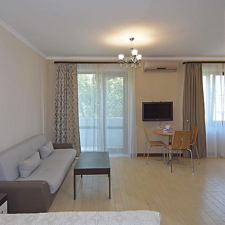 Studioapart In Downtown יירבאן מראה חיצוני תמונה