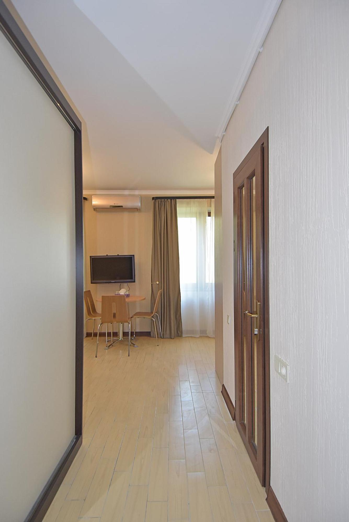 Studioapart In Downtown יירבאן מראה חיצוני תמונה